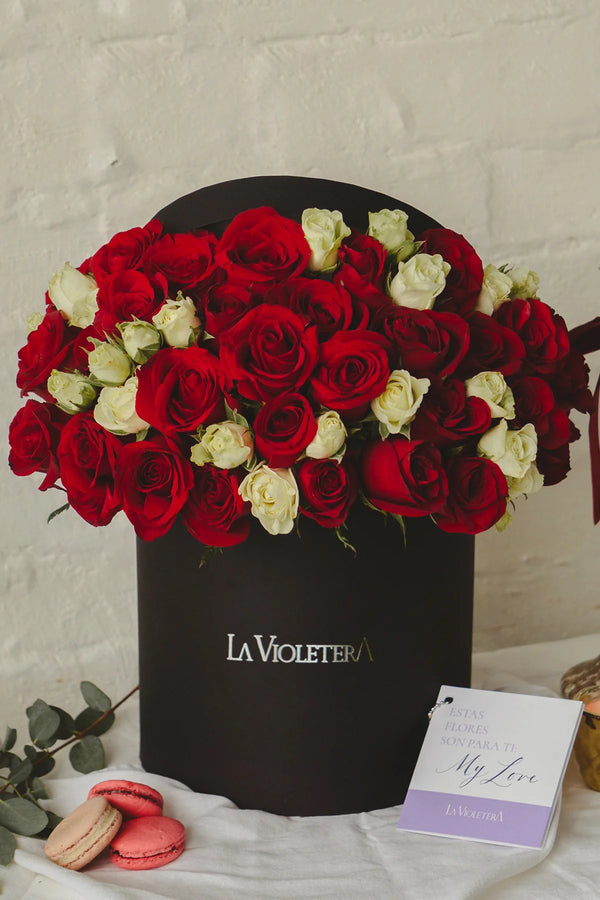 Milán, caja con rosas rojas y mini rosas